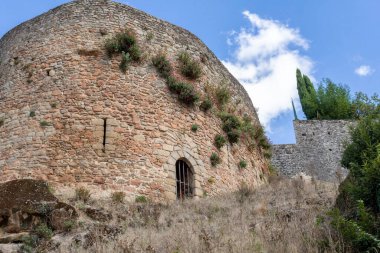 Fransa 'daki Antik Kale Duvarları manzarası. Parthenay. Fransa