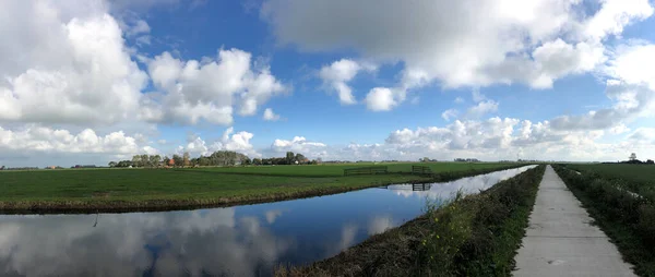 Велосипедная Дорожка Рядом Каналом Фрисландии Нидерланды — стоковое фото