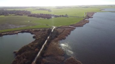 Hollanda, Friesland 'daki Galamadammen çevresindeki göllerden hava manzarası