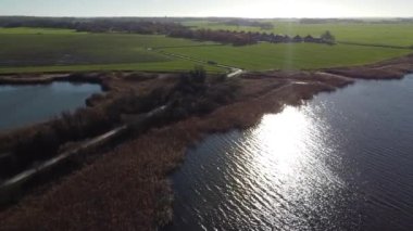 Hollanda, Friesland 'daki Galamadammen çevresindeki göllerden hava manzarası