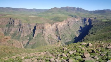 Lesotho 'daki Maletsunyane Şelalesi' nden panoramik manzara 