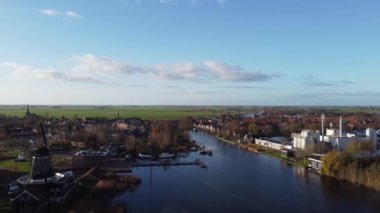 Hollanda 'nın Friesland kentindeki IJlst şehrinden hava görüntüsü.