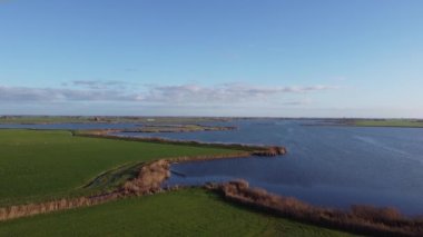 Friesland 'daki Brekken Gölü' nden, Hollanda 'dan hava manzarası.