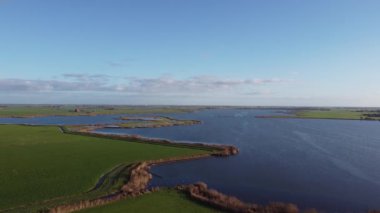 Friesland 'daki Brekken Gölü' nden, Hollanda 'dan hava manzarası.
