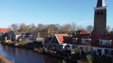 Friesland 'daki Burgwerd kasabasındaki kiliseden hava manzarası Hollanda