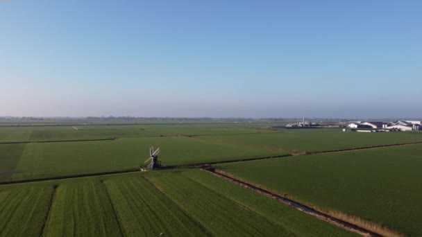 Vista Aérea Desde Vuelo Dos Molinos Viento Alrededor Leeuwarden Frisia — Vídeos de Stock