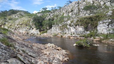 Zimbabwe 'deki Chimanimani Ulusal Parkı çevresindeki göl manzarası.