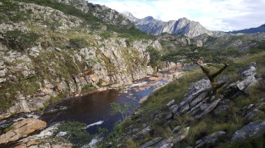 Zimbabwe 'deki Chimanimani Ulusal Parkı' nın çevresindeki manzara