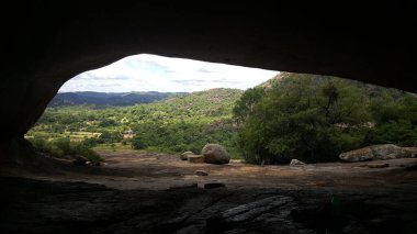 Zimbabwe 'deki Matobo Ulusal Parkı' ndaki mağarada.