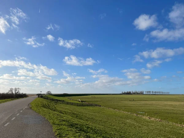Straße Auf Einem Deich Rund Laaksum Friesland Niederlande — Stockfoto
