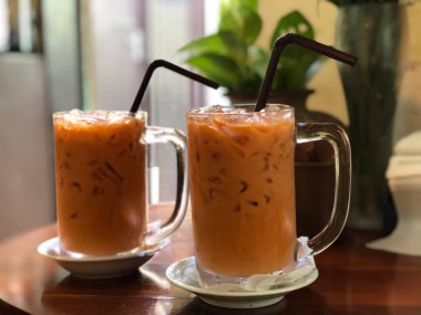 Bangkok, Tayland 'daki Thanusingha Fırını' nda buzlu çay.