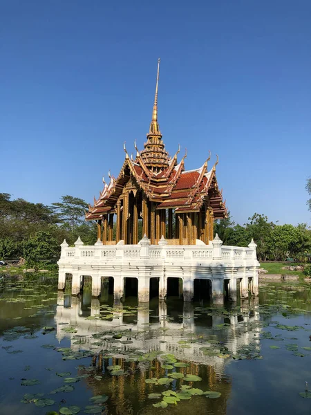 Edifício Templo Tailandês Lago King Rama Park Bangkok Tailândia — Fotografia de Stock