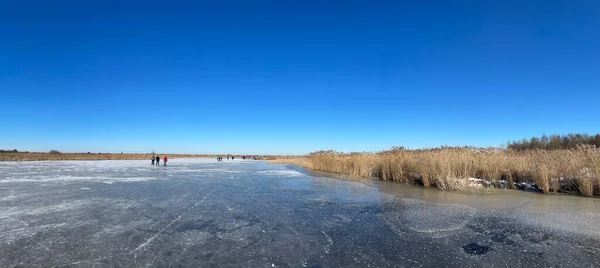 Panorama Vanaf Mensen Schaatsen Een Bevroren Meer Rond Sneek Friesland — Stockfoto