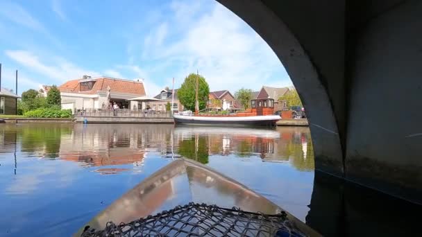 Каноэ Канале Oudega Friesland Нидерланды — стоковое видео