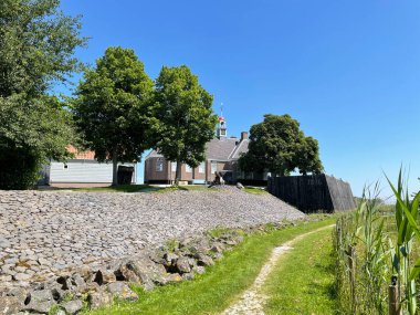 Schokland Hollanda 'daki Hollanda Zuiderzee' de eski bir adadır.