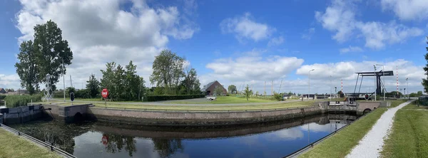 Panorama Una Chiusa Canale Veenhoop Frisia Paesi Bassi — Foto Stock
