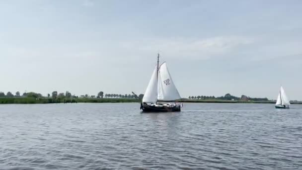 Zeilen Een Kanaal Friesland — Stockvideo