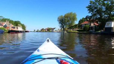 Hollanda, Friesland 'da Oosthem' de kano gezisi.