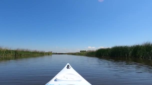 Kano Kanal Menuju Easterlittens Friesland Belanda — Stok Video