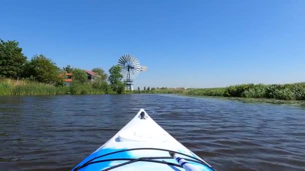 Kajakarstwo Kanale Wokół Tirns Friesland Holandia — Wideo stockowe