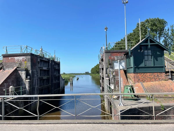 オランダのフローニンゲンにあるZoutkampに運河ロック — ストック写真