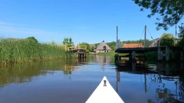Hollanda, Friesland 'da Oppenhuizen' de kano gezisi.