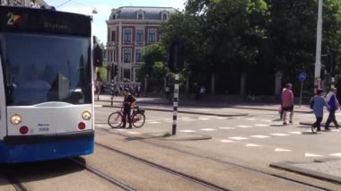 Amsterdam, Hollanda tarafından geçen tramvay
