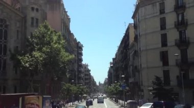 Barselona İspanya 'dan bir gezi otobüsüyle geçiyor.