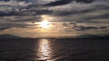 Thassos Yunanistan 'a giderken feribottan gün batımı