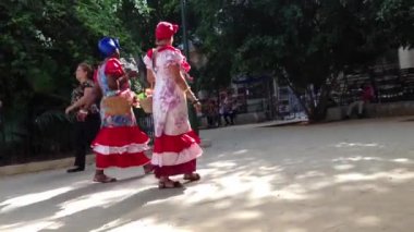 Havana, Küba 'daki renkli Kübalı kadınlar
