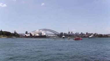 Avustralya 'daki opera ve liman köprüsü