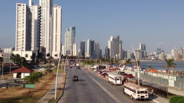 Tráfico en la ciudad de Panamá — Vídeos de Stock