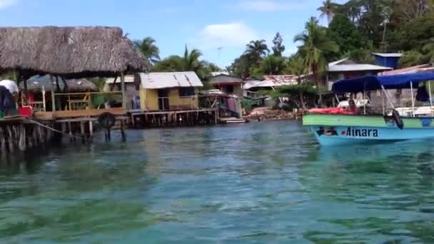 Bocas Del Toro Panama vy från en båt — Stockvideo