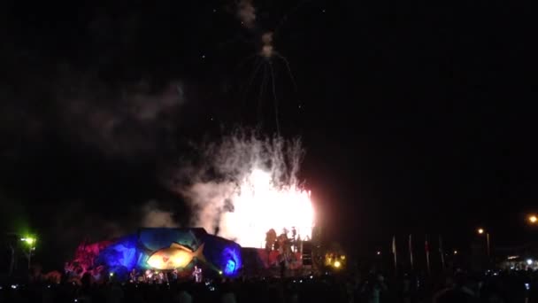 Fuegos artificiales en el festival Tapati en la Isla de Pascua, Rapa Nui — Vídeo de stock