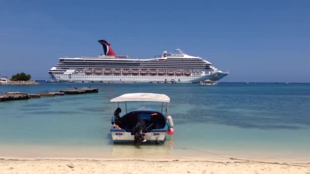 Grande nave da crociera a Ocho Rios Giamaica — Video Stock