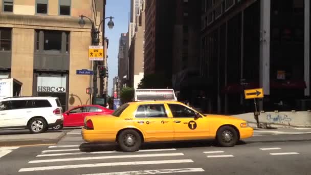 Gemaakt van taxi 's in Manhattan, New York City, Verenigde Staten — Stockvideo