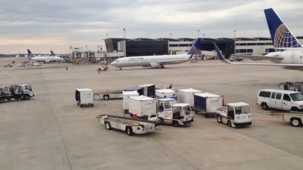 Avions circulant à l'aéroport de Houston, Texas, États-Unis — Video