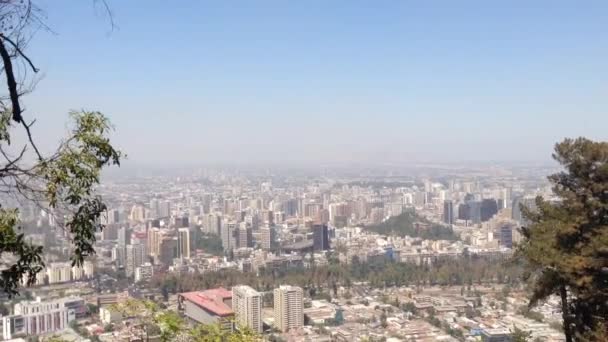 Går upp från San Cristobal Hill i Santiago de Chile — Stockvideo