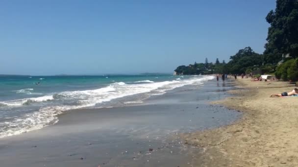 Playa Takapuna en Auckland, Nueva Zelanda — Vídeo de stock