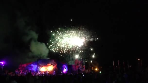 Fuegos artificiales en el festival Tapati en la Isla de Pascua, Rapa Nui — Vídeo de stock