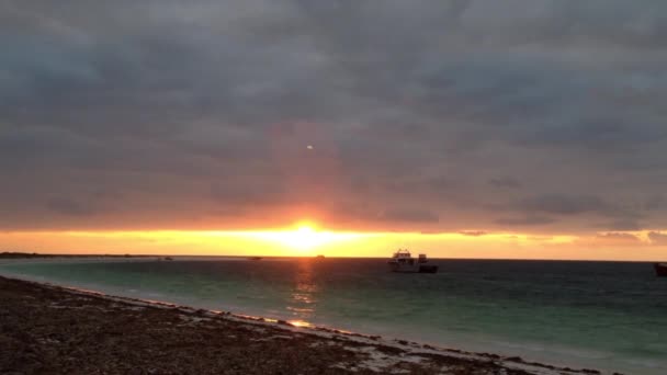Sonnenuntergang bei Cervantes, Westaustralien — Stockvideo