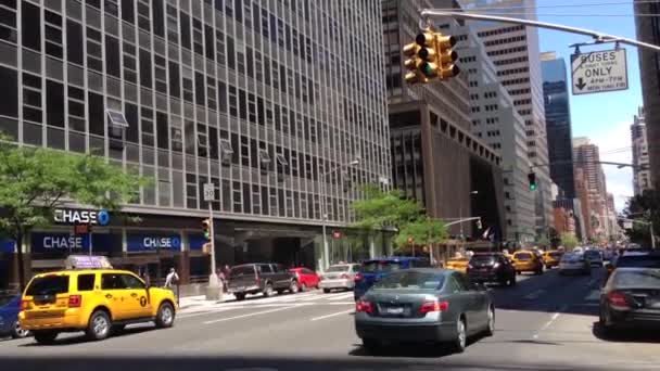 Forgalom Manhattan belvárosában, New York City, USA — Stock videók