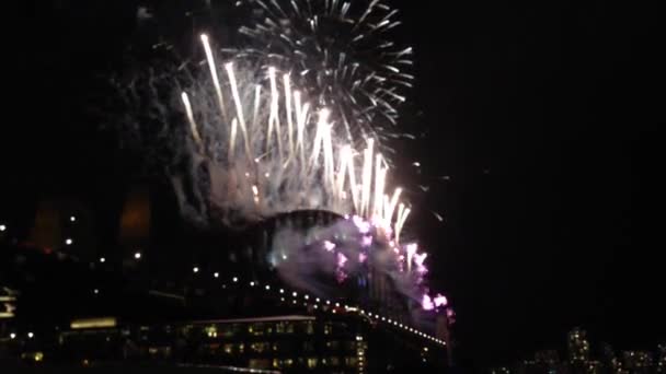 Feuerwerk von der Sydney Harbour Bridge in Australien — Stockvideo