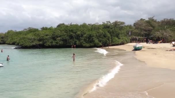 Plaża portowa na Wyspach Isabela Galapagos, Ekwador — Wideo stockowe