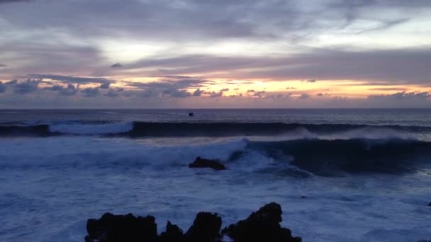 Закат на острове Пасхи, Рапа Нуи — стоковое видео