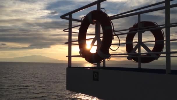 Yunanistan 'daki Thassos feribotundan gün batımı — Stok video