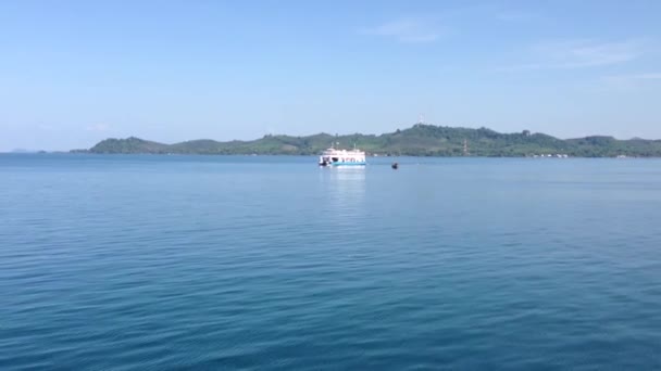 Ferry van en naar Koh Chang Thailand — Stockvideo