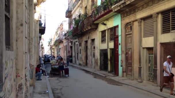 Bike taxi driving through Havana, Cuba — Stock Video