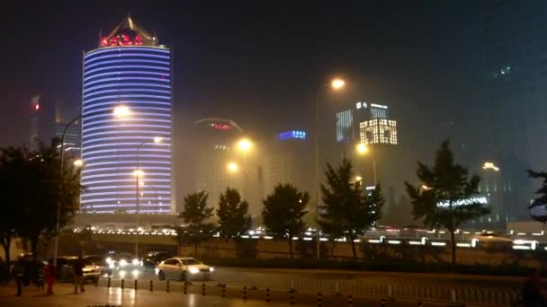 Edificios y tráfico en el centro de Beijing, Pekín, China — Vídeos de Stock