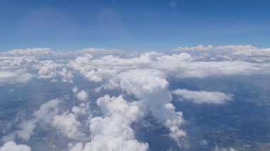 Botswana 'daki Okavango Deltası üzerinde uçuyor.